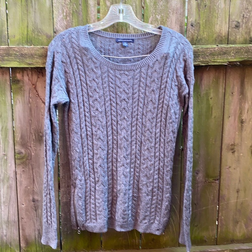 American Eagle Outfitters gray sweater sz. S